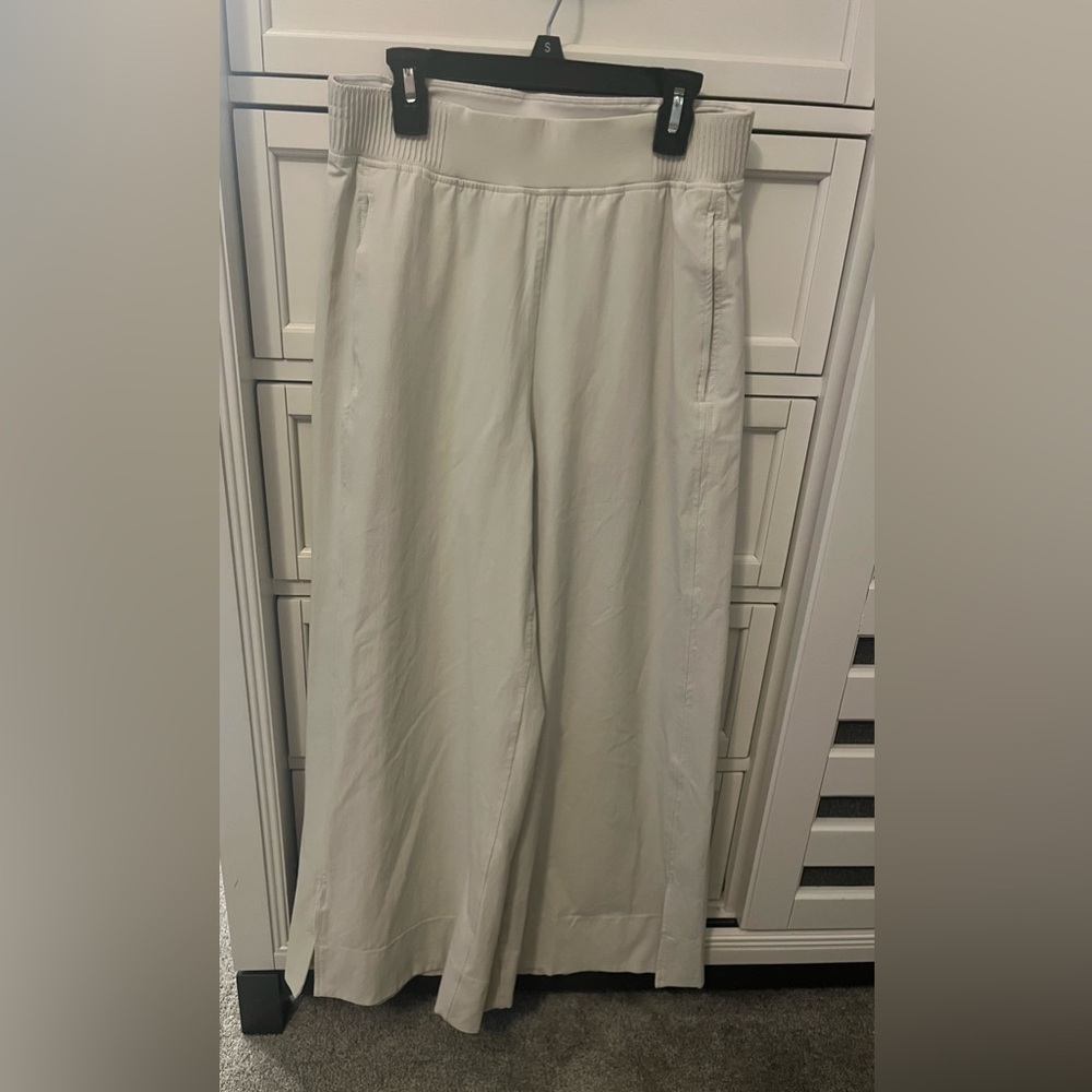 New without tags Lululemon stretch woven wide- leg crop pant - bone color size S